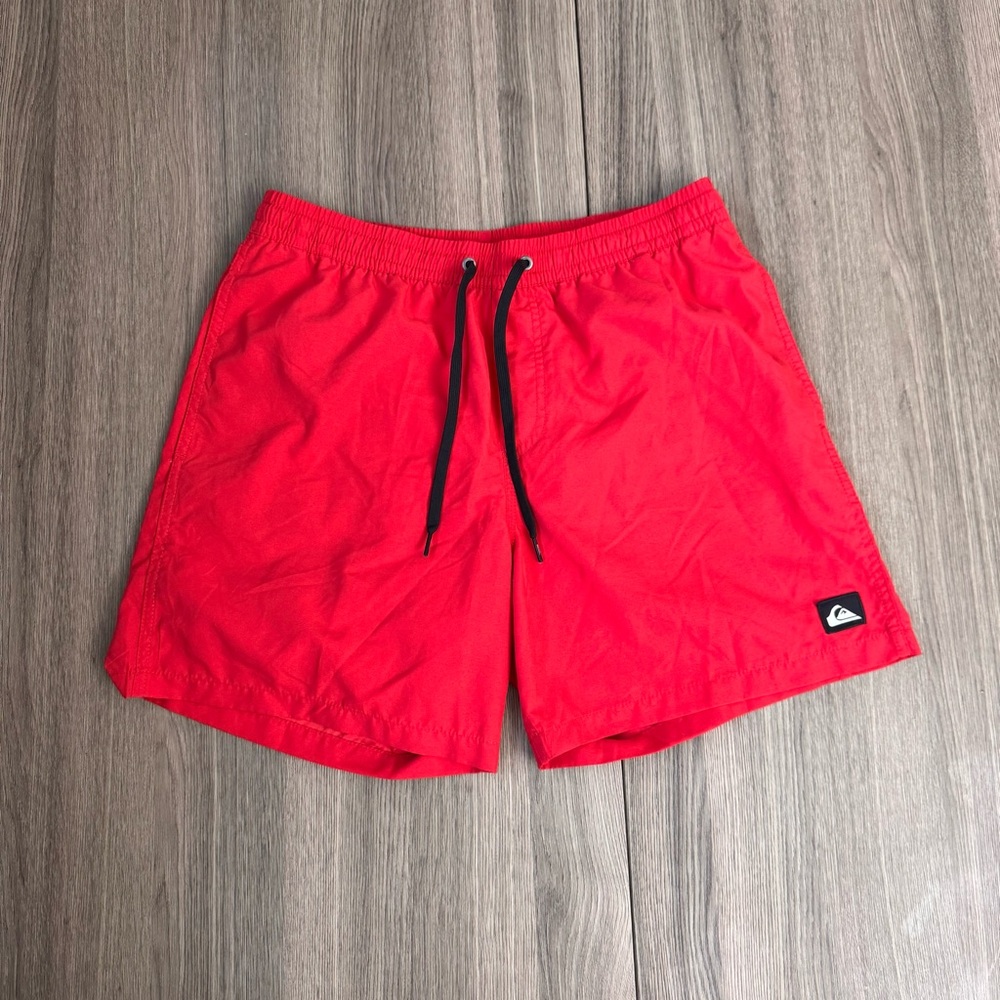 Quiksilver Red Swim Trunks Men’s Medium Board Shorts Lined Inseam: 7”